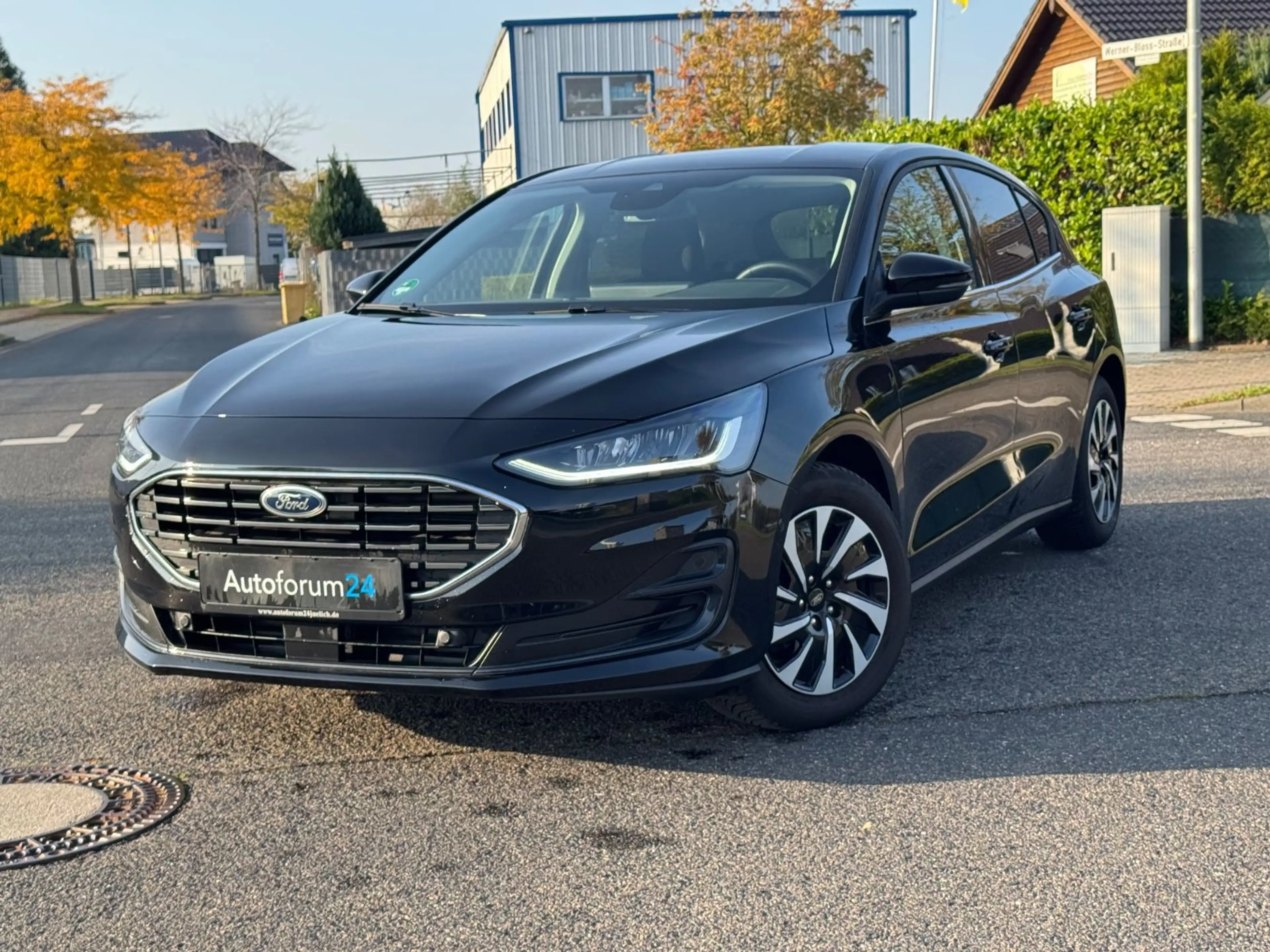 Ford Focus Lim. Titanium Hybrid*Garantie*LED*