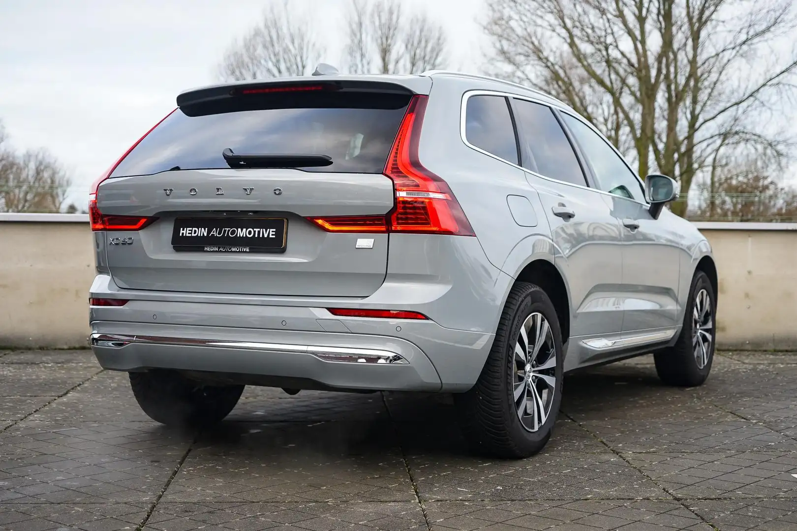 Volvo XC60 2.0 Recharge T6 AWD Core Bright Grey - 2