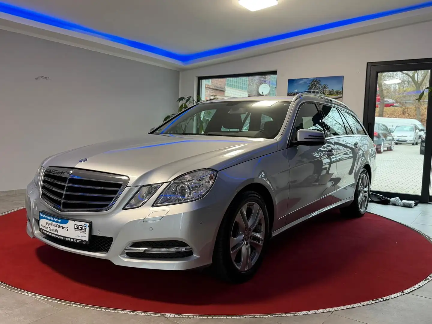 Mercedes-Benz E 200 CGI BlueEfficiency Avantgarde/7-G/Nappa Silber - 1