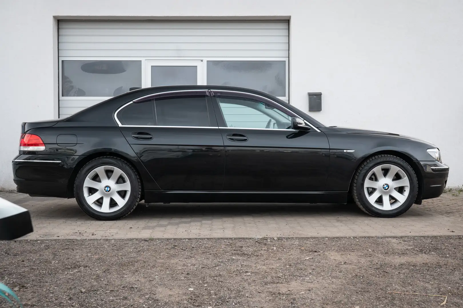 BMW 740 740i Schwarz - 1