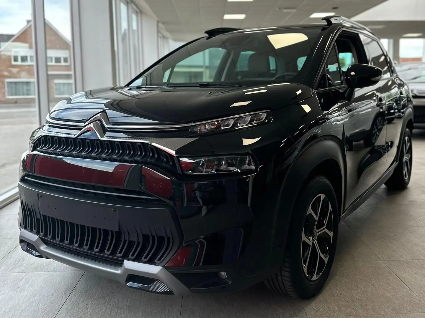 Citroen C3 Aircross C3 Aircross PureTech 130 Shine pack Zwart - 1