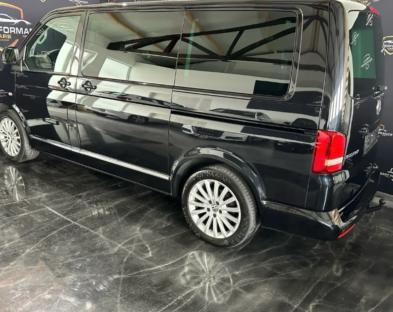 Volkswagen T5 Multivan Highline Schwarz - 2