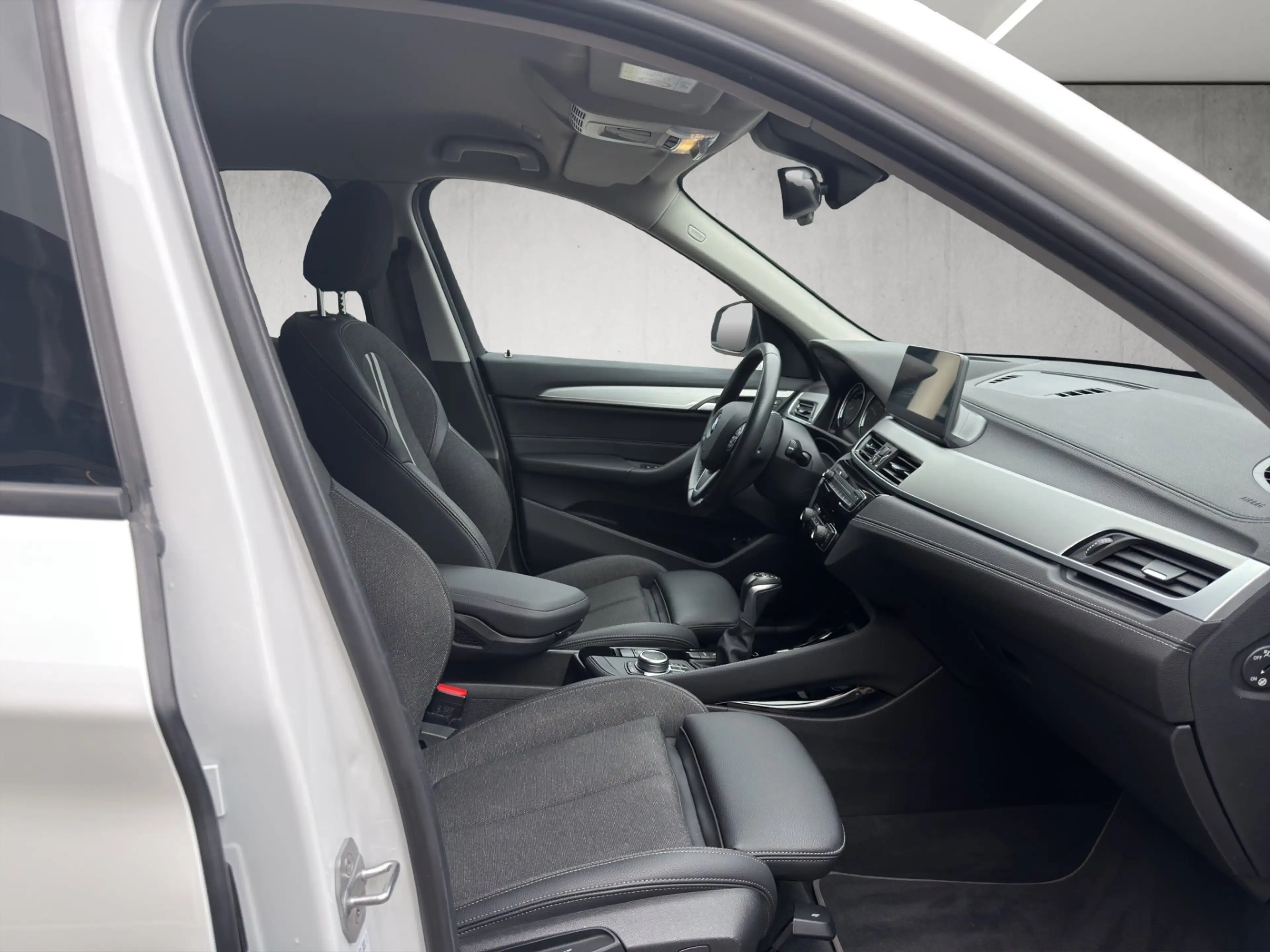 BMW X1 xDrive25e — photo 15