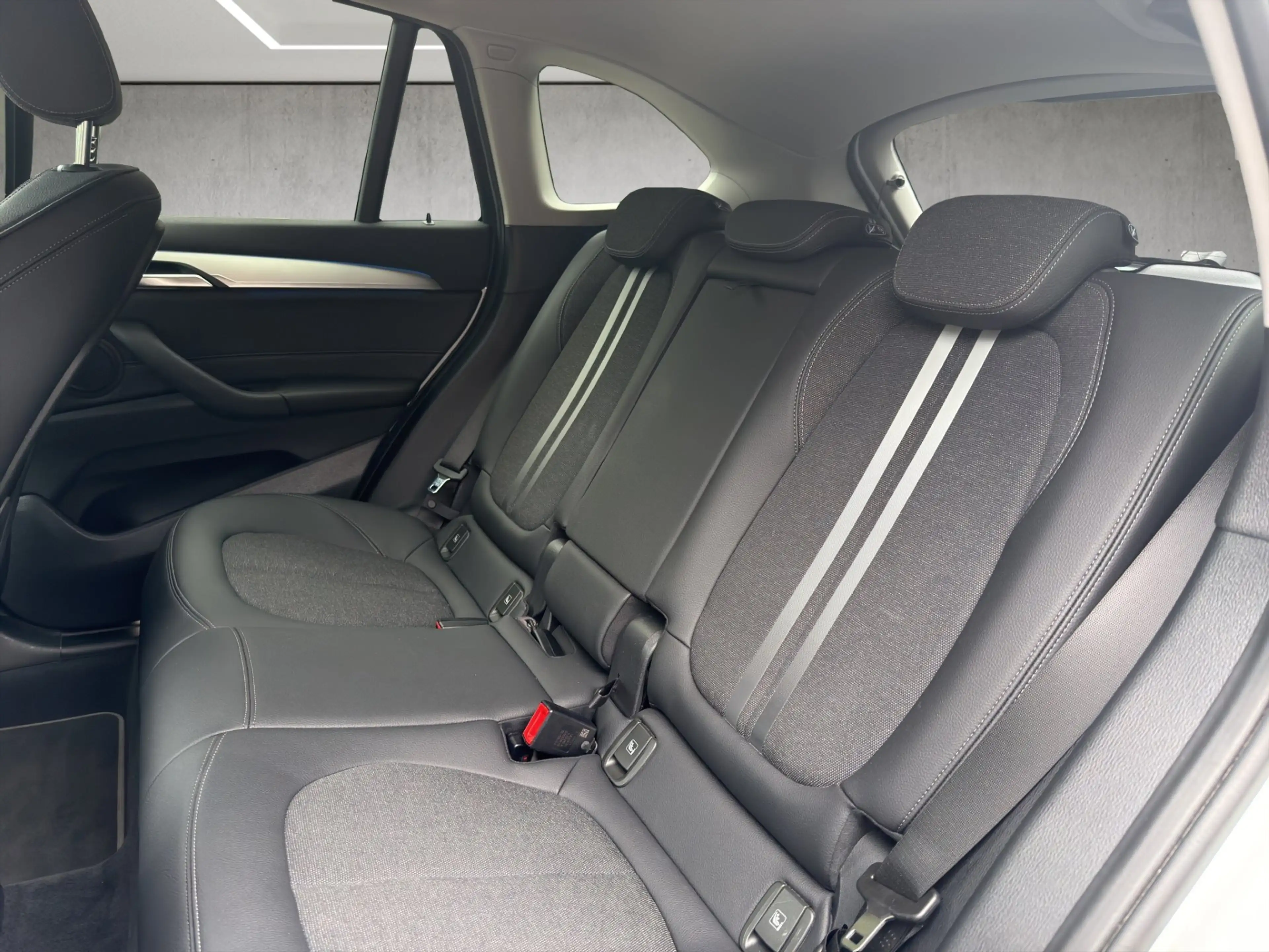 BMW X1 xDrive25e — photo 11