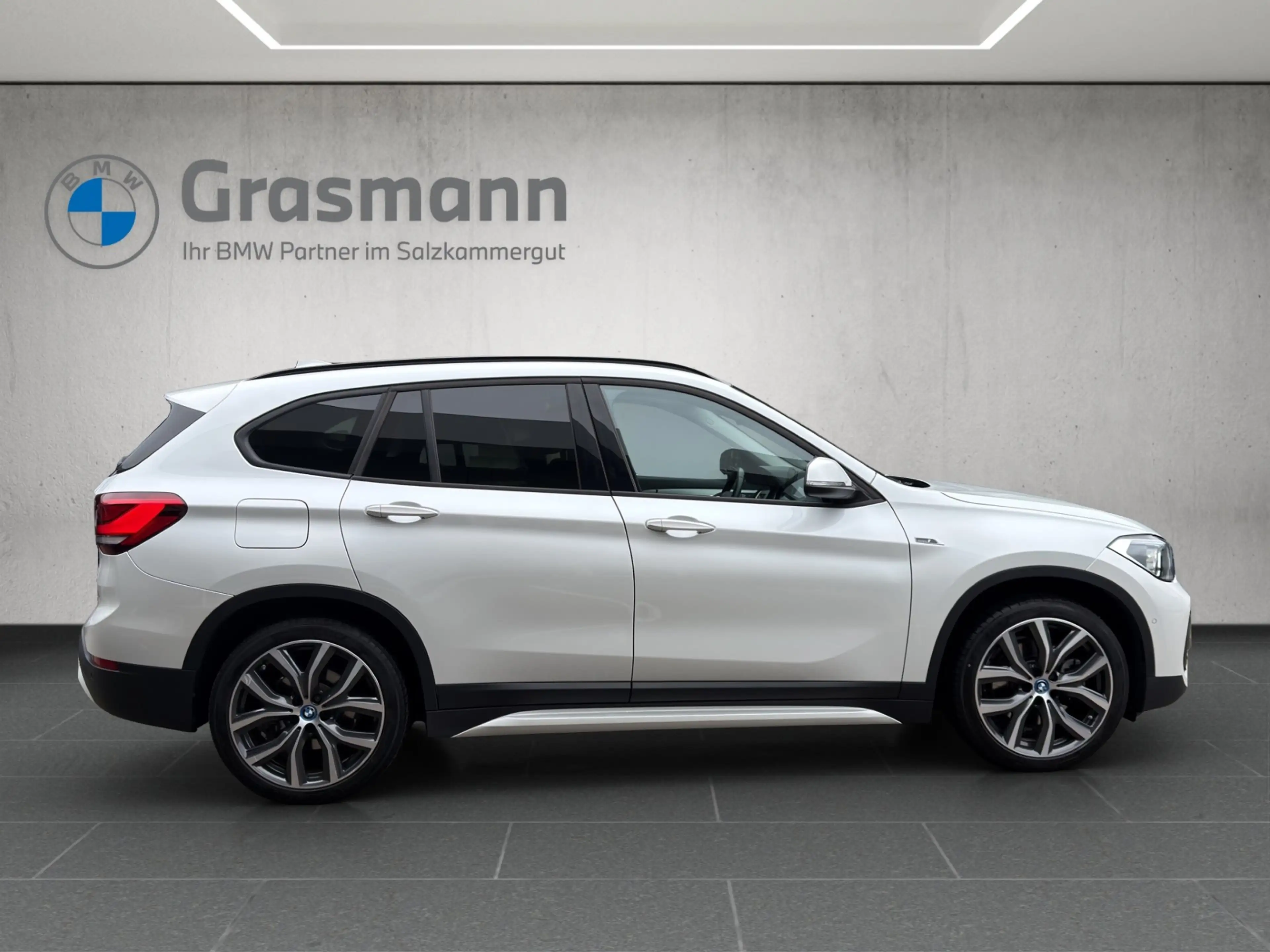 BMW X1 xDrive25e — photo 6