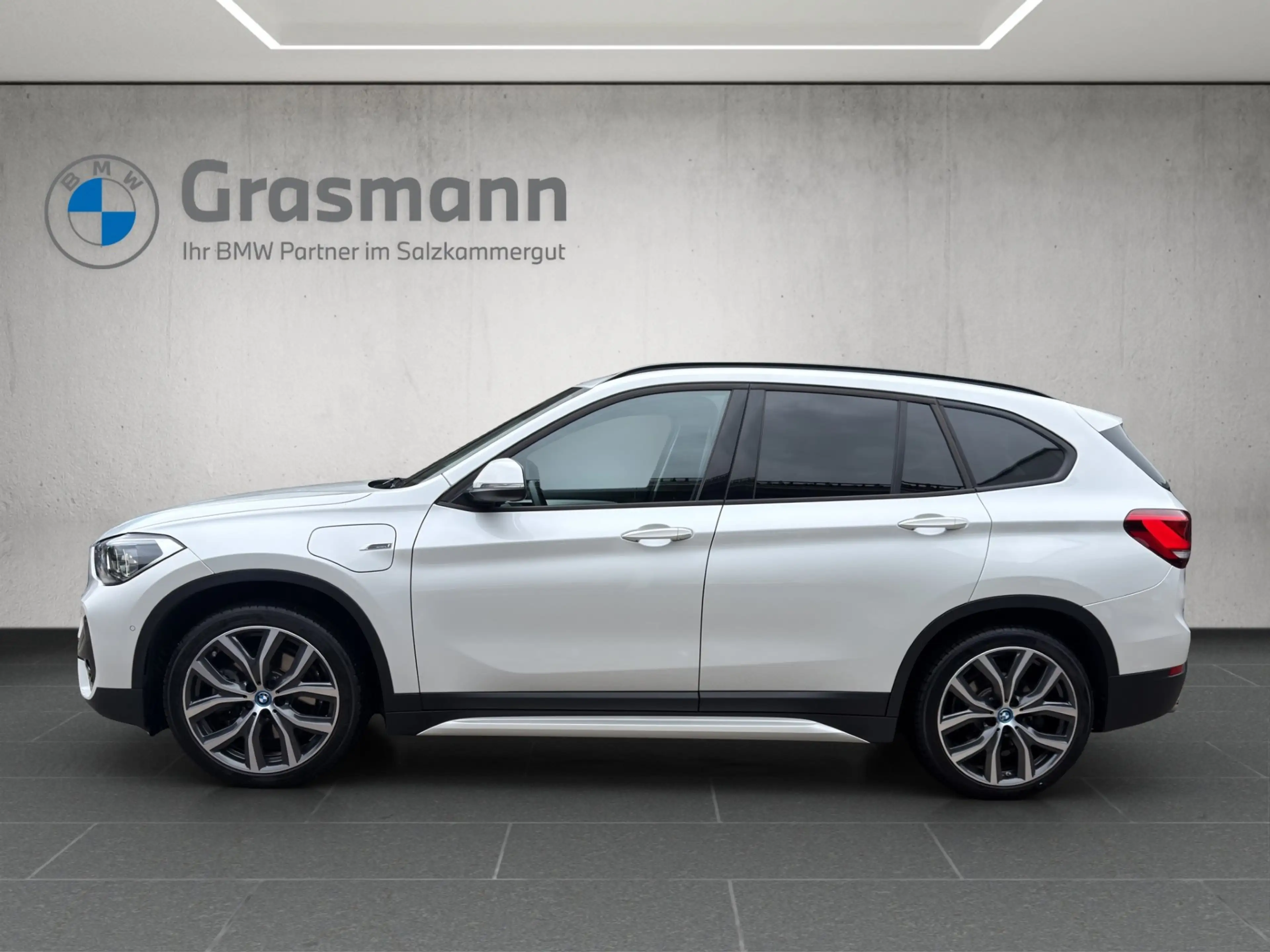 BMW X1 xDrive25e — photo 2