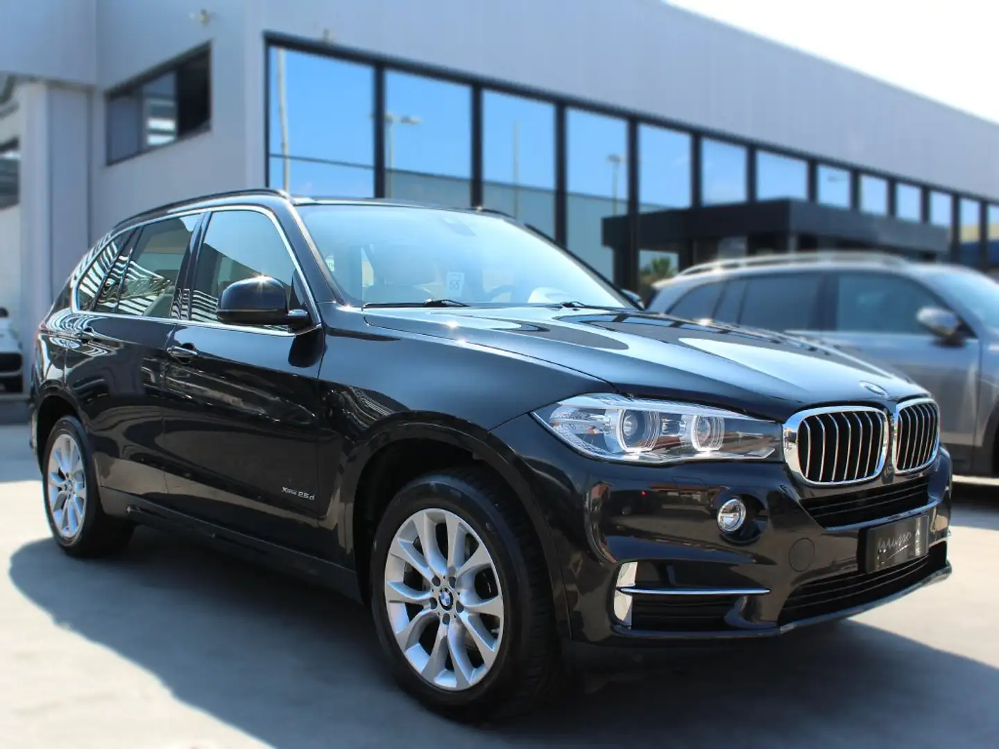 BMW X5 xdrive25d LUXURY 231cv auto Schwarz - 1