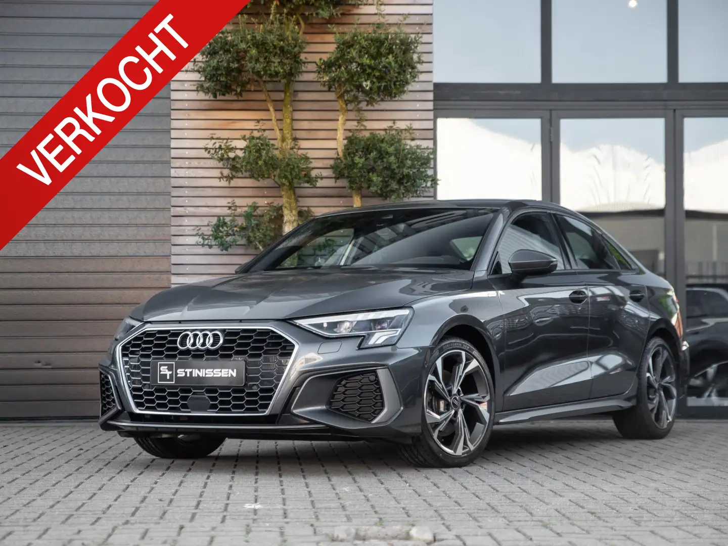 Audi A3 Limousine 35 TFSI S edition / 2x S-Line / Matrix v Grijs - 1