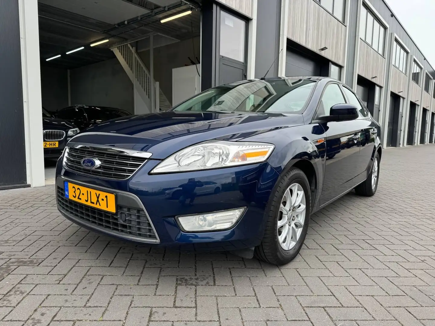 Ford Mondeo 2.0-16V Ghia FlexiF Blauw - 1