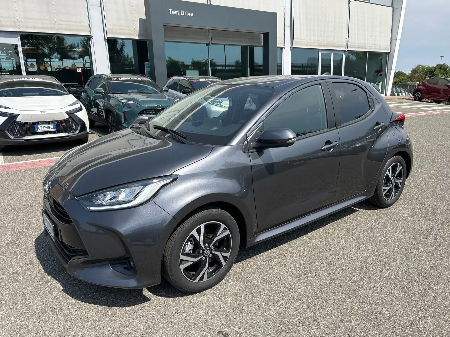 Toyota Yaris Yaris 1.5 Hybrid 5 porte Trend Grigio - 1