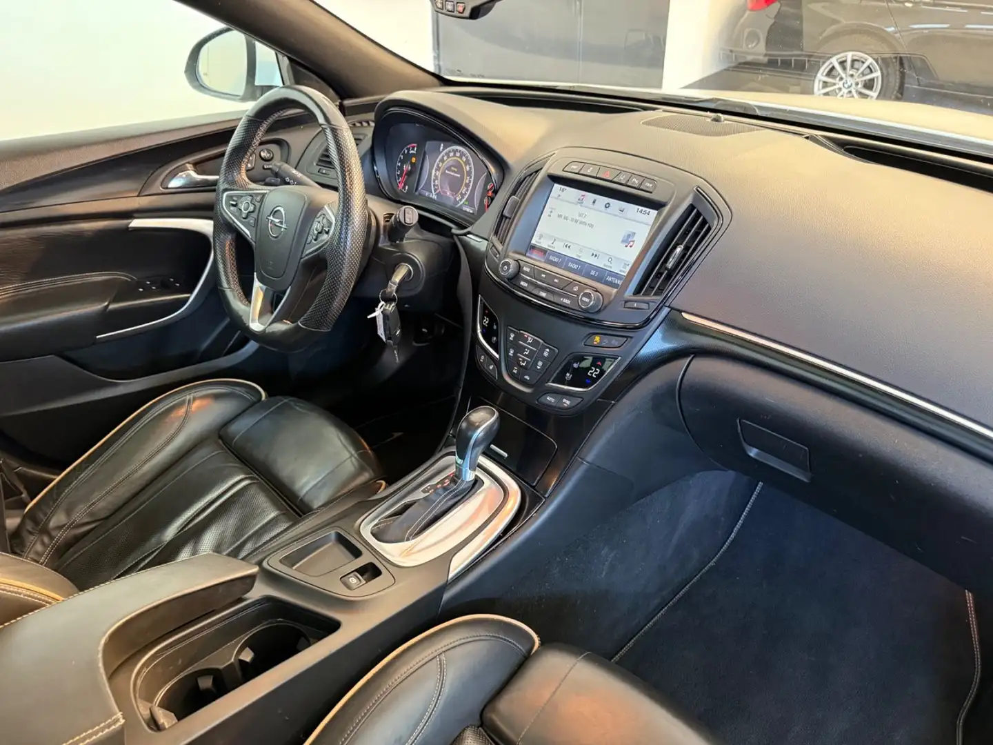 Opel Insignia INSIGNIA A COUNTRY TOURER 4x4*AUT*LEDER*NAVI*XEN Weiß - 2