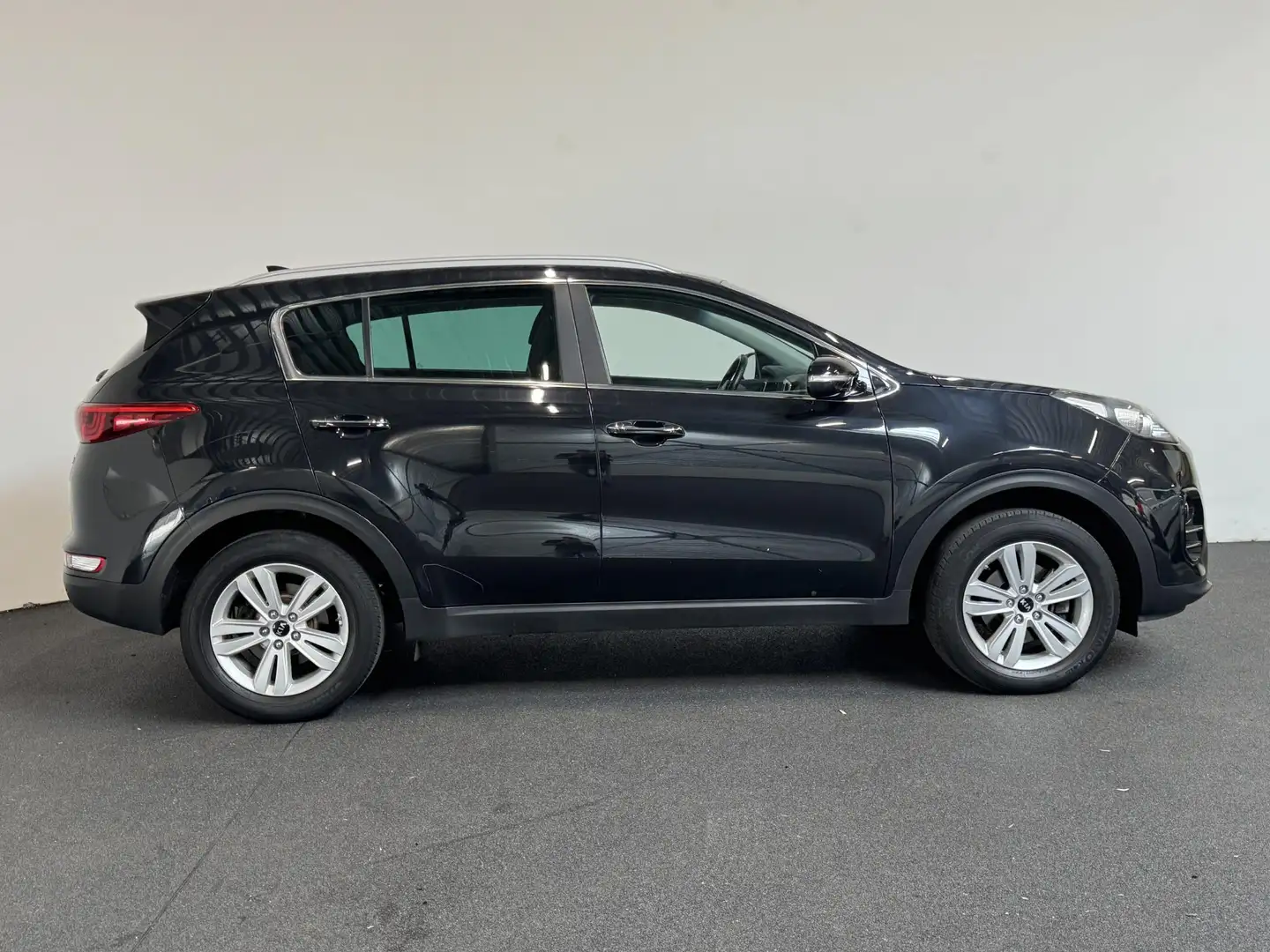 Kia Sportage 1.6 GDI First Edition Navigatie Camera Cruise cont Zwart - 2