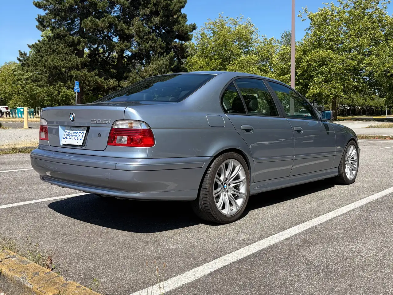 BMW 5 Series photo BMW 5 Series