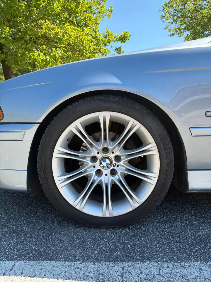 BMW 5 Series photo BMW 5 Series