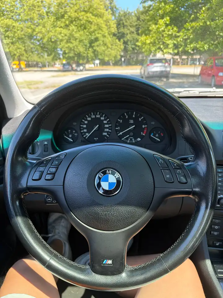 BMW 5 Series photo BMW 5 Series