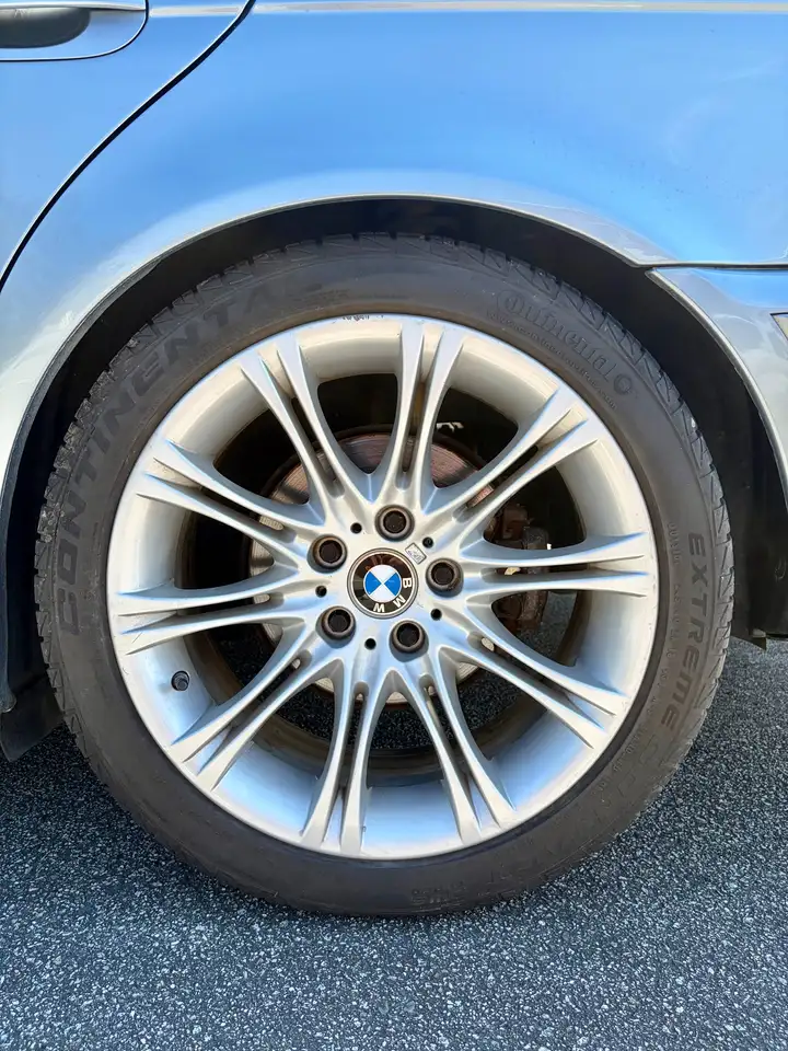 BMW 5 Series photo BMW 5 Series