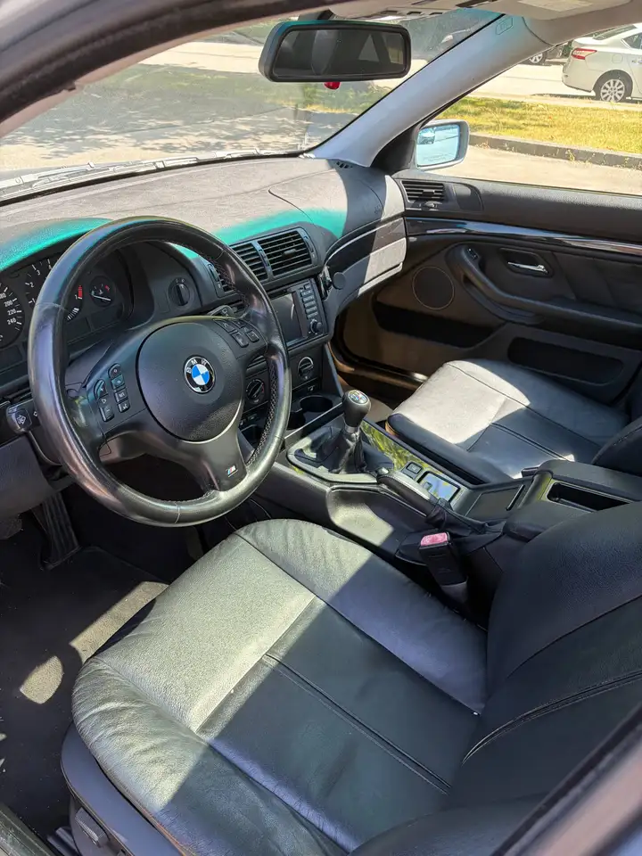 BMW 5 Series photo BMW 5 Series