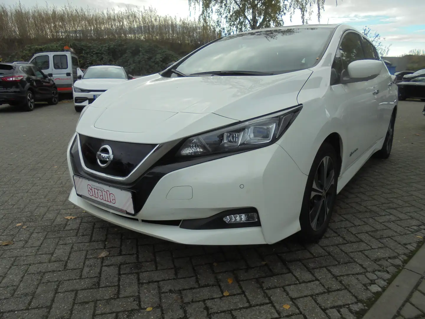 Nissan Leaf 40KWh N-Connecta, LED-Scheinwerfer, Winterpaket Weiß - 2