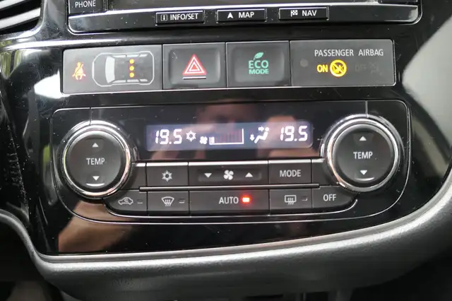 Mitsubishi Outlander view 12