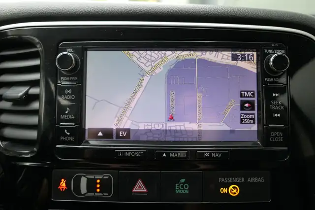 Mitsubishi Outlander view 8