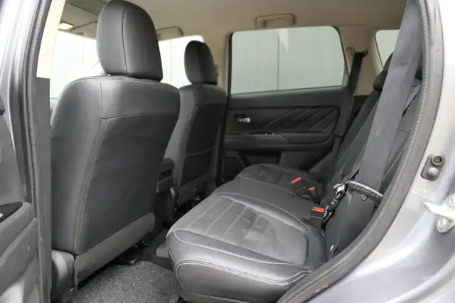 Mitsubishi Outlander view 15