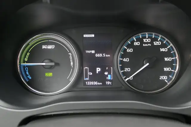 Mitsubishi Outlander view 5