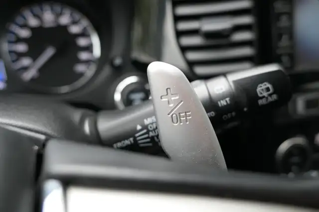 Mitsubishi Outlander view 11
