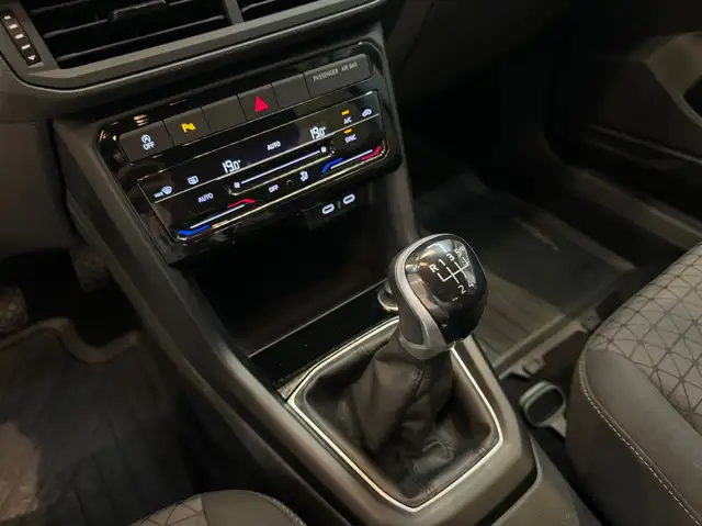 Volkswagen T-Cross view 10