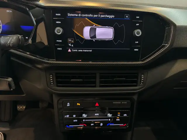Volkswagen T-Cross view 11