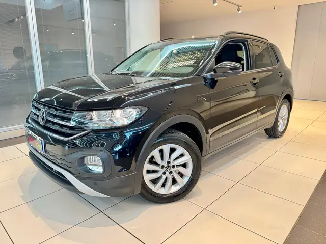Volkswagen T-Cross view 3