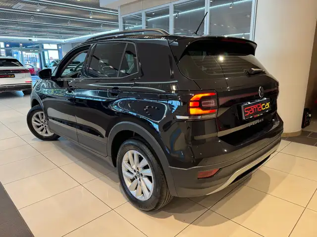 Volkswagen T-Cross view 5