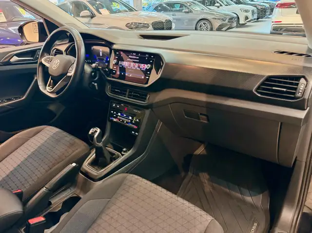 Volkswagen T-Cross view 14