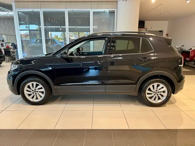 Volkswagen T-Cross view 4