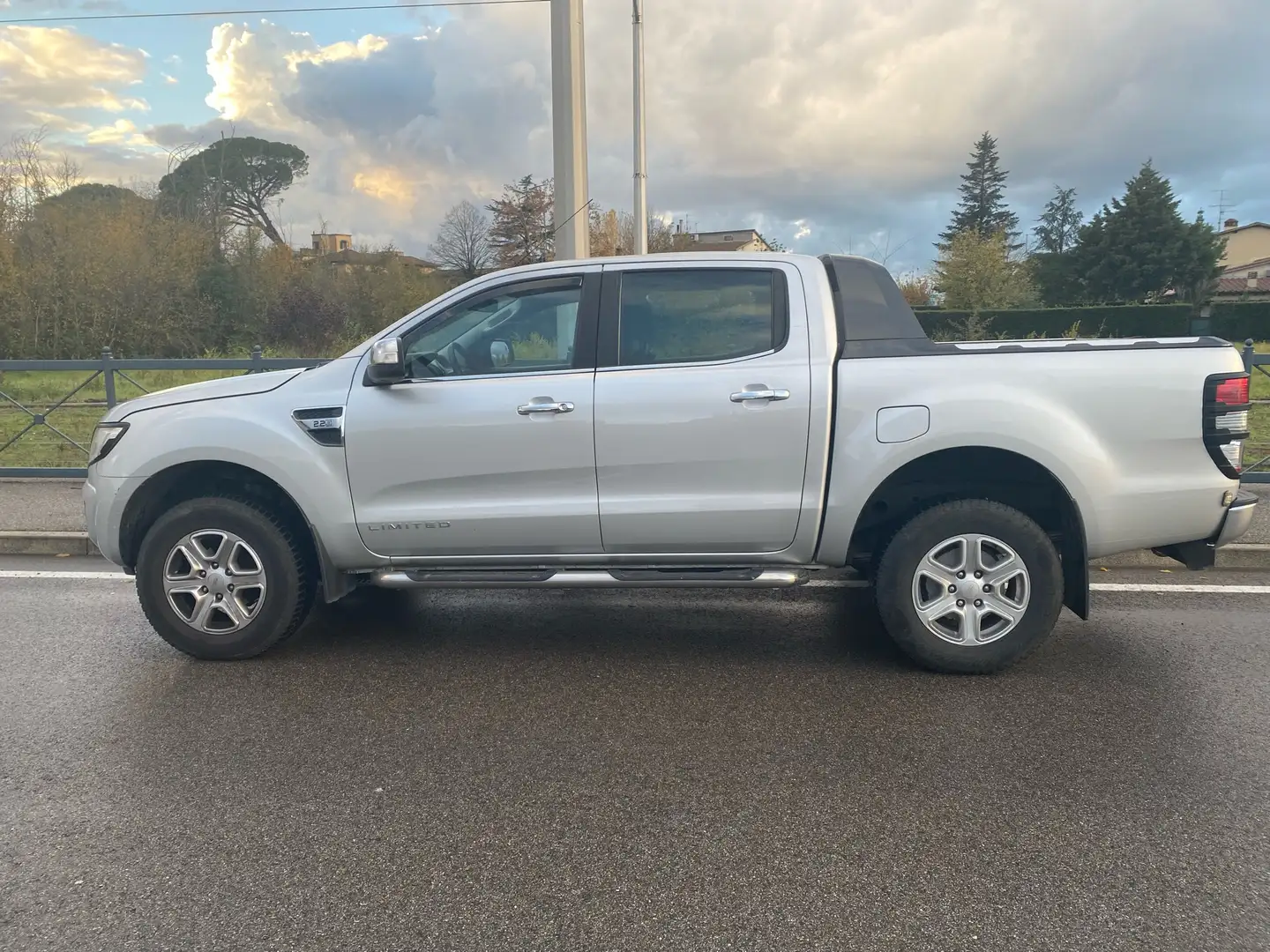 Ford Ranger 2.2 tdci double cab Limited Grijs - 1