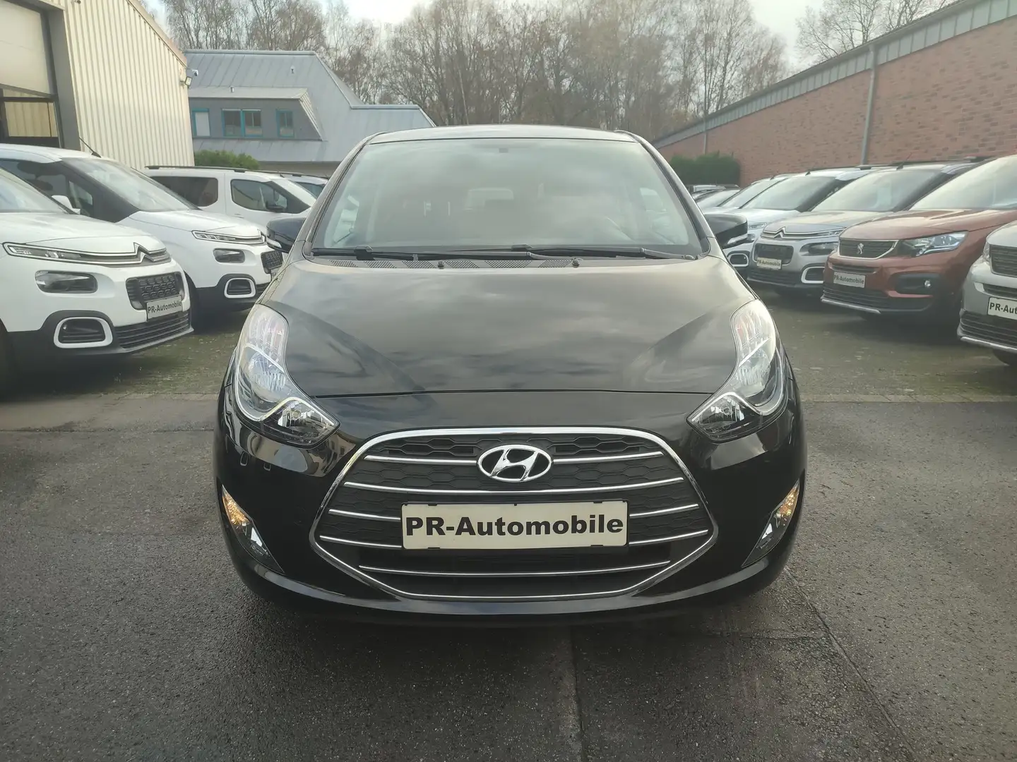 Hyundai iX20 1.6 Klimaaut./Automatik/Alu/Navi/PDC+Cam Schwarz - 2