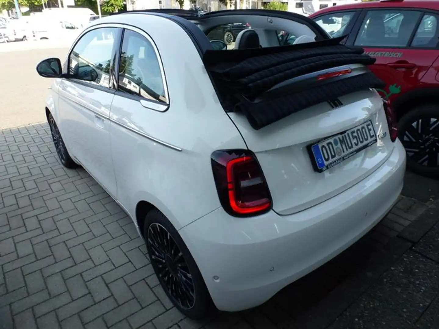 Fiat 500e 500e Cabrio la Prima by Bocelli 87kW (118PS) Kamer Weiß - 1