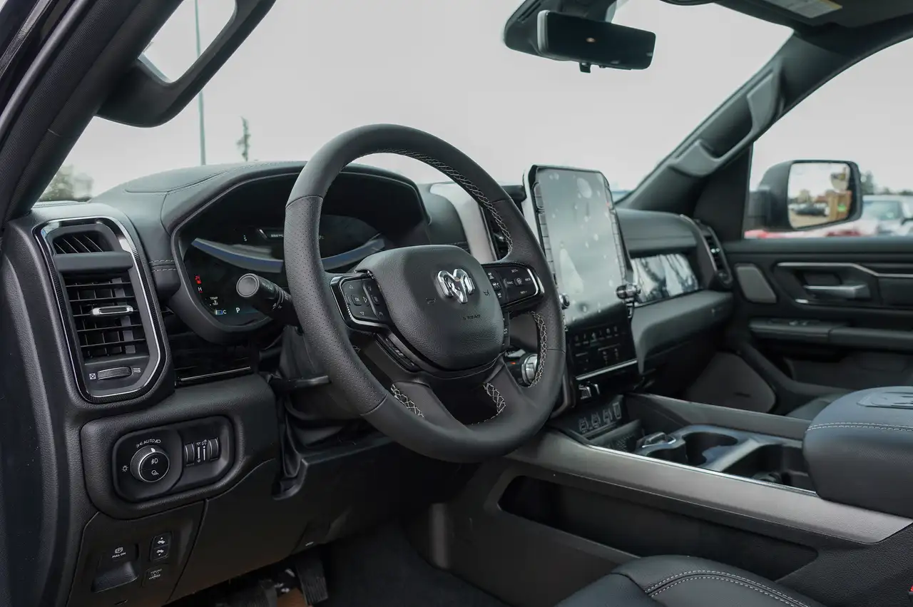 RAM 1500 снимка RAM 1500