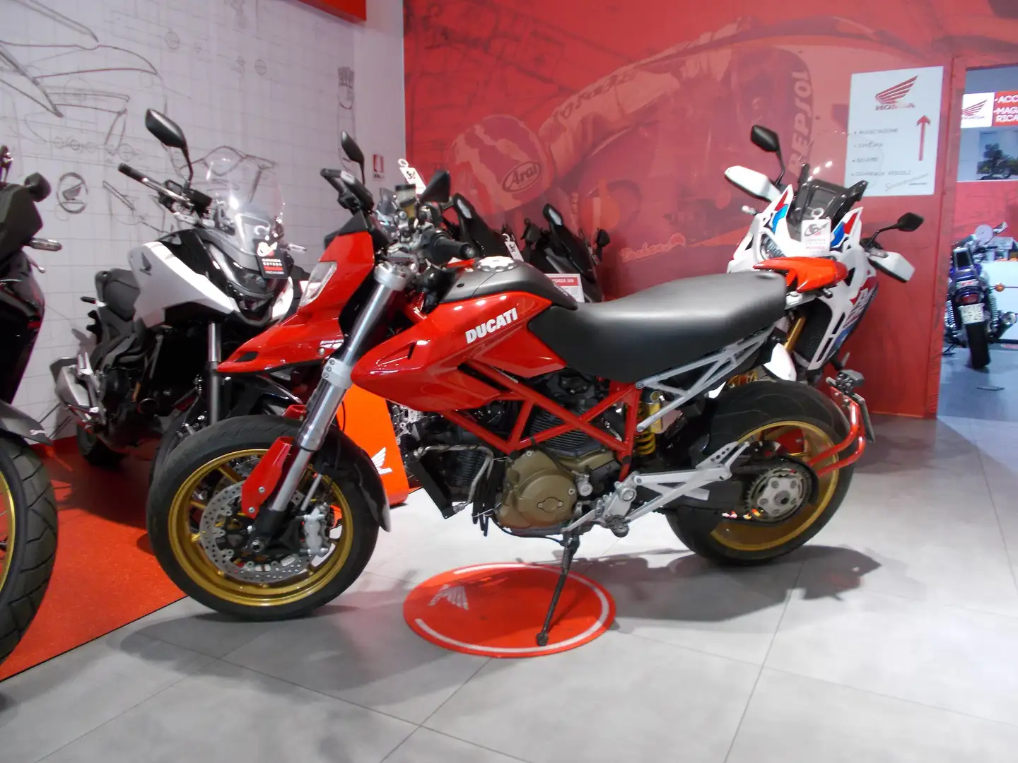 Ducati Hypermotard 1100 Rosso - 2