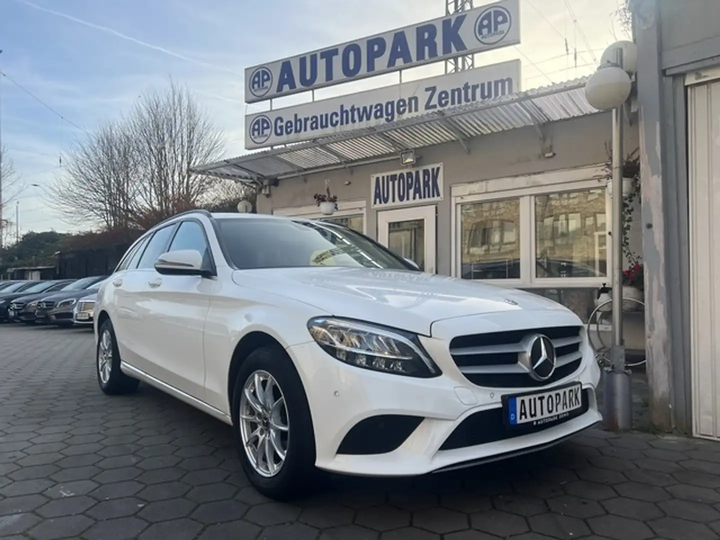 Mercedes-Benz C 180 C 180d BlueEfficiency Kombi*Tiptronic*Navi*Alu Weiß - 1