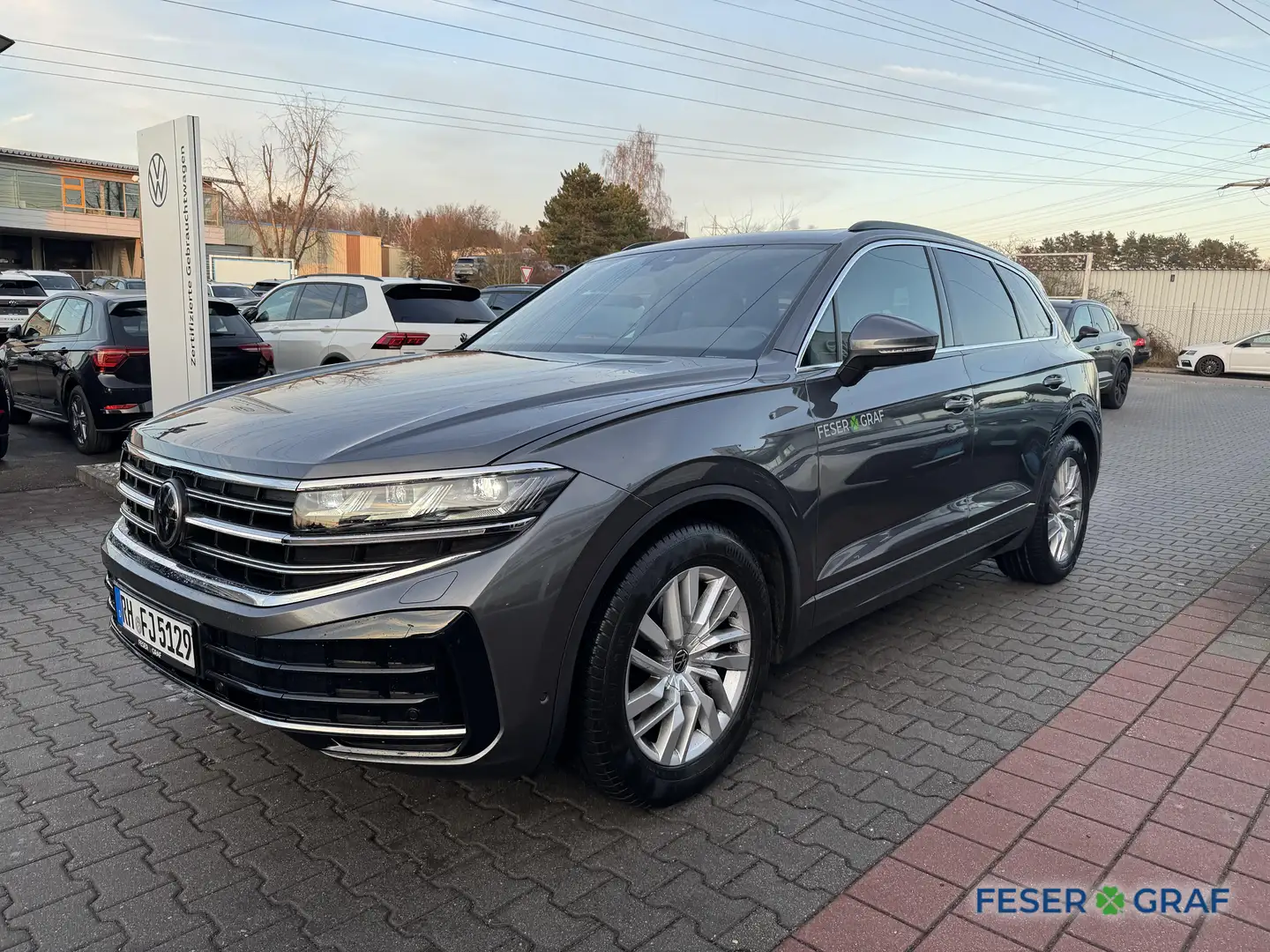 Volkswagen Touareg 3.0 TDI DSG DYNAUDIO MATRIX PANO KAM Grau - 2