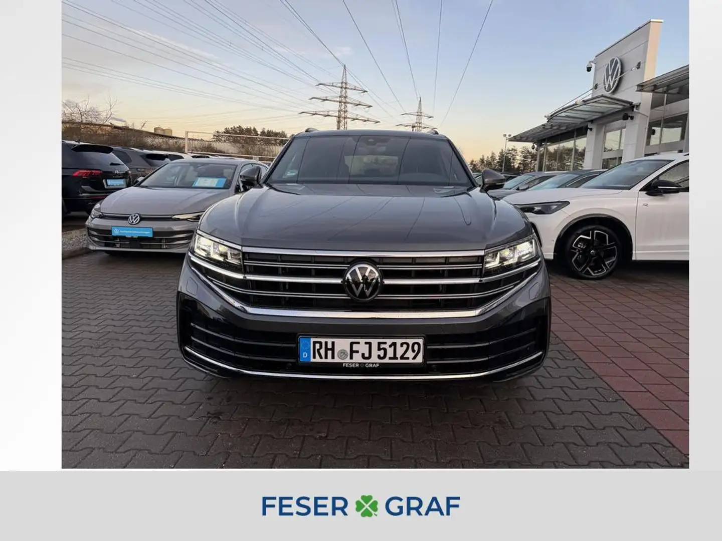 Volkswagen Touareg 3.0 TDI DSG DYNAUDIO MATRIX PANO KAM Grau - 1
