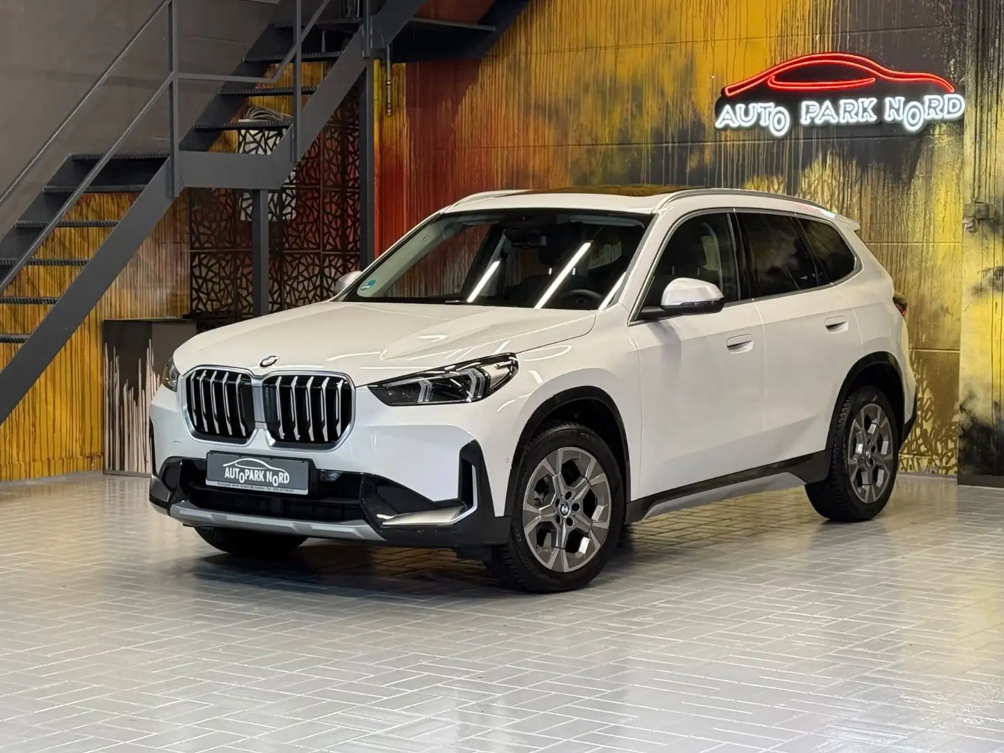 BMW X1 20i sDrive xLine Aut LED~PANORAMA~KAMERA~H&K Weiß - 1