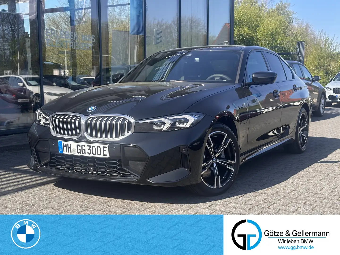BMW 330 e xDrive M Sport //Leas.ab EUR499,- inkl.o.SZ Schwarz - 1