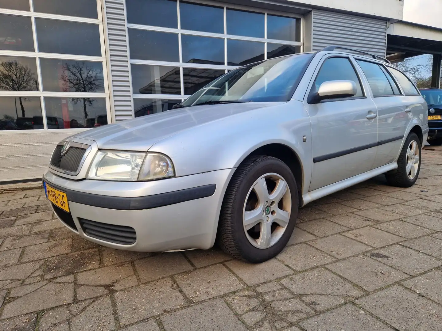 Skoda Octavia Combi 2.0 Celebrate ( AUTOMAAT) EXPORTPRIJS Grijs - 1