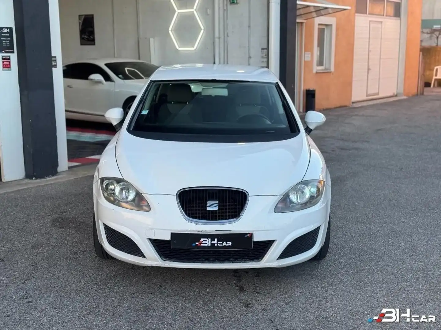 SEAT Leon 1.6 TDI 90cv / CLIMATISATION / SUVI A JOUR / GARANTIE 12 MOIS Weiß - 2
