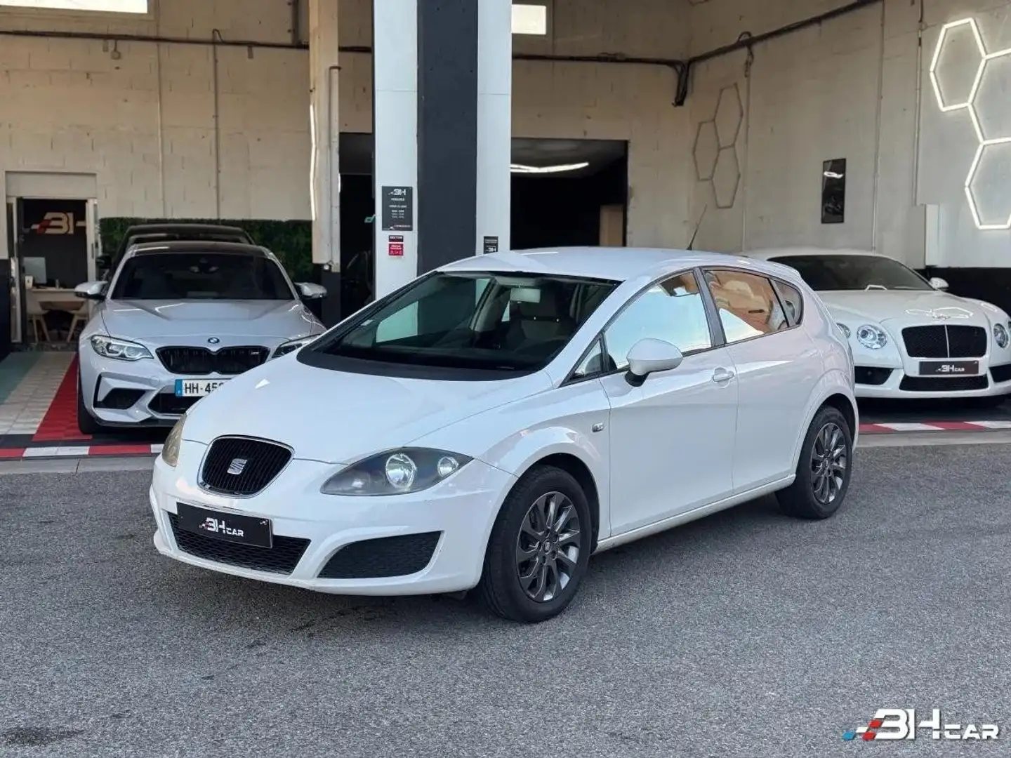 SEAT Leon 1.6 TDI 90cv / CLIMATISATION / SUVI A JOUR / GARANTIE 12 MOIS Weiß - 1