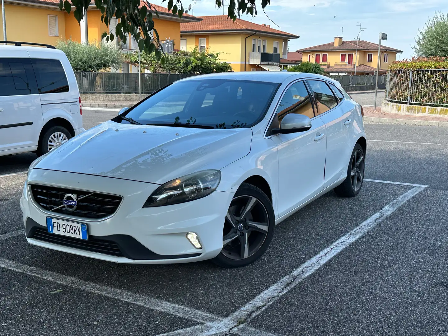 Volvo V40 V40 II 2012 2.0 d2 R-design Momentum Bianco - 1