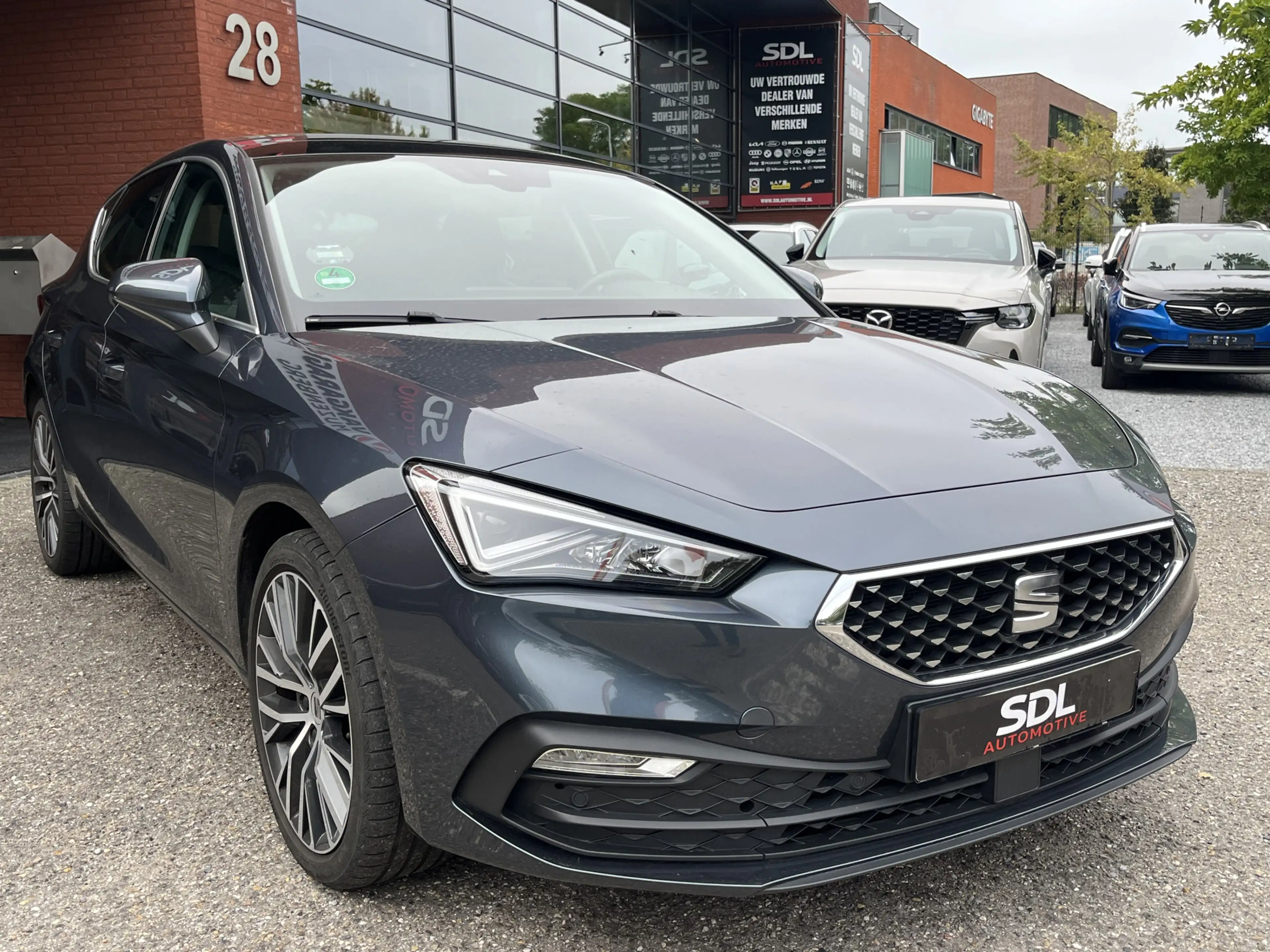 SEAT Leon 1.4 TSI eHybrid PHEV Xcellence // SCHUIF - KANTEL — photo 3