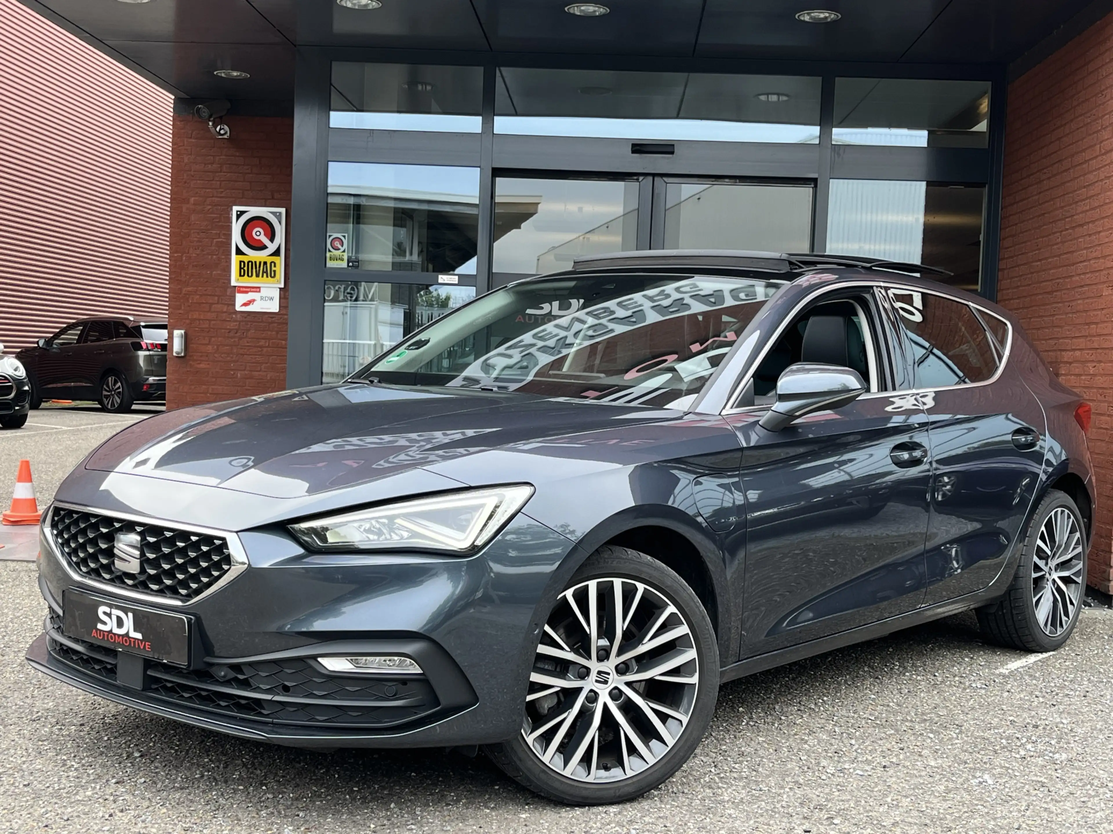 SEAT Leon 1.4 TSI eHybrid PHEV Xcellence // SCHUIF - KANTEL — photo 2