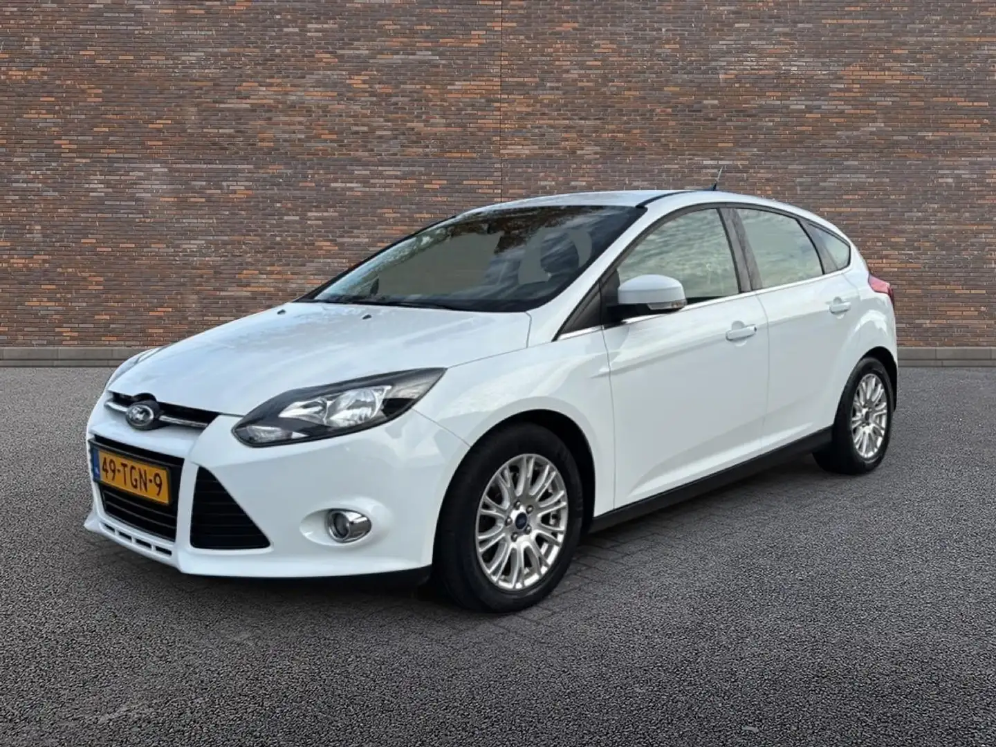 Ford Focus 1.6 150pk ECC LMV CRUISE TREKHAAK Wit - 2